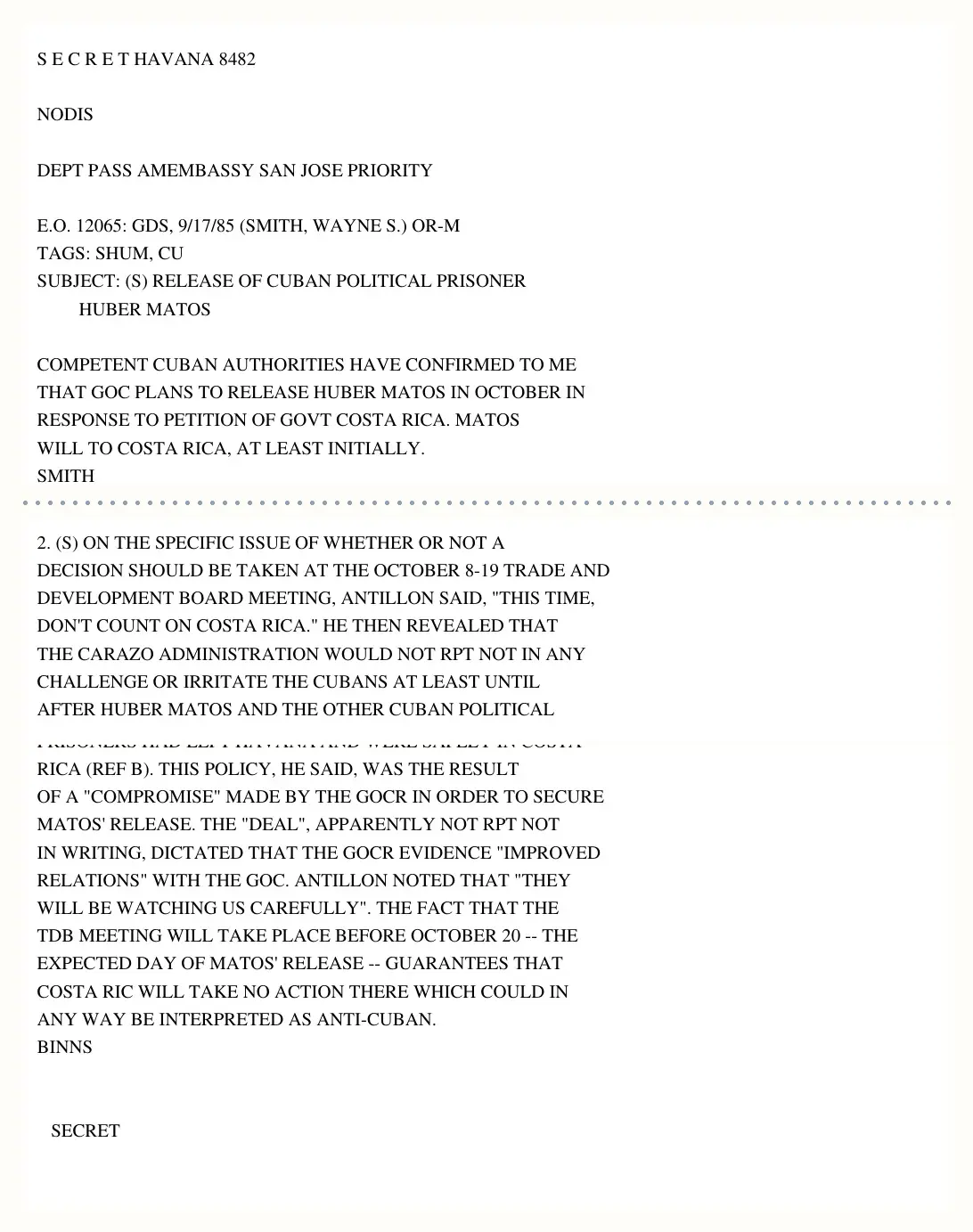 Dos telegramas mecanografiados del Departamento de Estado de Estados Unidos, en inglés y en mayúsculas, separados por una línea de puntos. Arriba, el cable secreto La Habana 8482 del 18 de septiembre de 1979: las autoridades cubanas confirman que liberarán a Huber Matos en octubre en respuesta a la petición del Gobierno de Costa Rica. Abajo, el párrafo 2 del cable San José 4563 del 3 de octubre de 1979: la administración Carazo no irritará a los cubanos hasta que Matos y los demás presos hayan salido, por un compromiso no escrito para asegurar su liberación.