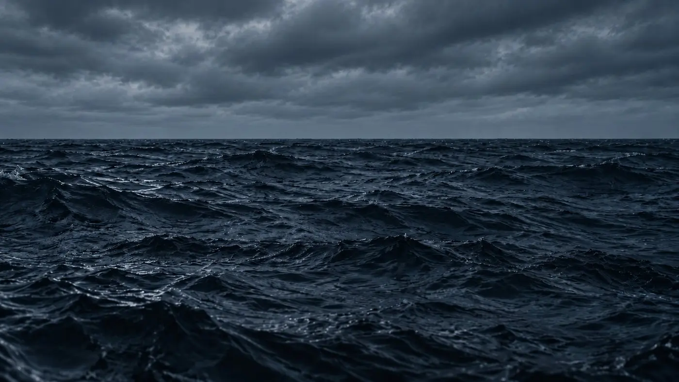 Ilustración: mar abierto y vacío bajo un cielo nublado, visto casi a ras del agua, sin ninguna embarcación ni resto flotando.